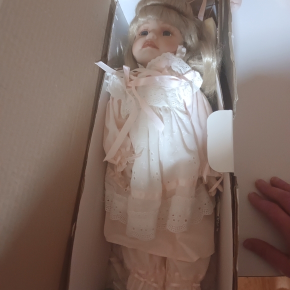 !HAMILTON COLLECTION 1992 Heather 18" PORCELAIN BISQUE DOLL Joke Grobben VINTAGE - Picture 3 of 6